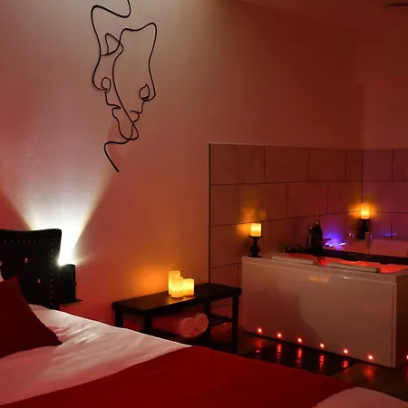 L'arena - Room, Jacuzzi * Ла-Сейн-сюр-Мер